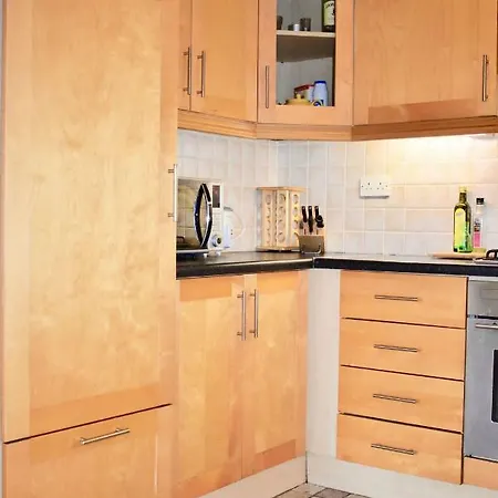 Cosy And Bright 3 Bedroom House In Central 펜션 *