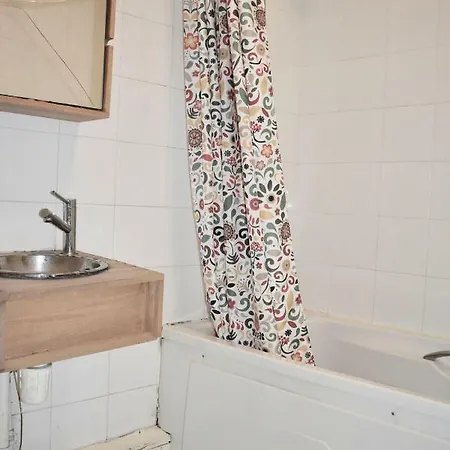 Cosy And Bright 3 Bedroom House In Central *